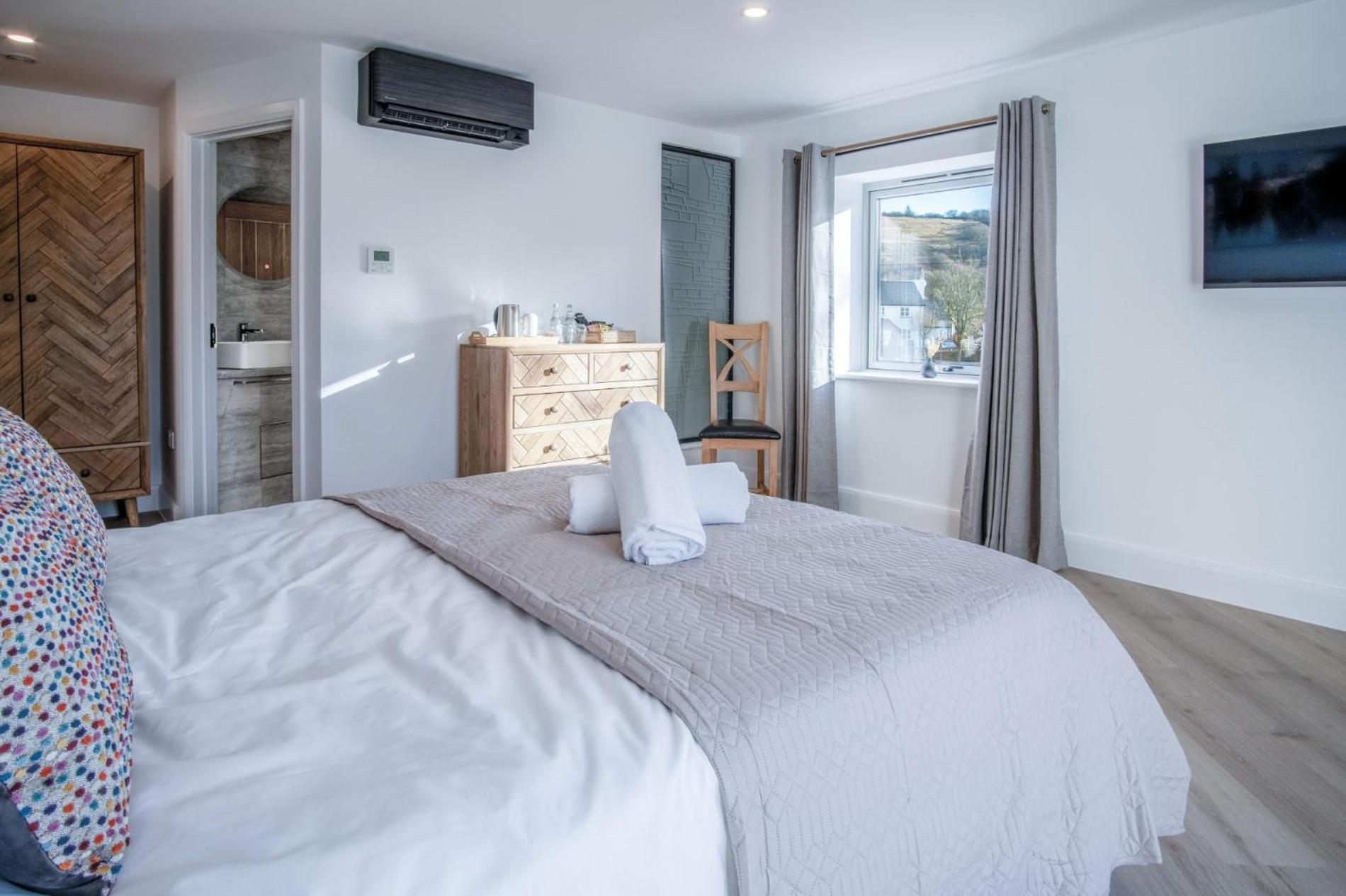 Suite 9 - Sleeping Giant Hotel - Pen Y Cae Inn Brecon Buitenkant foto