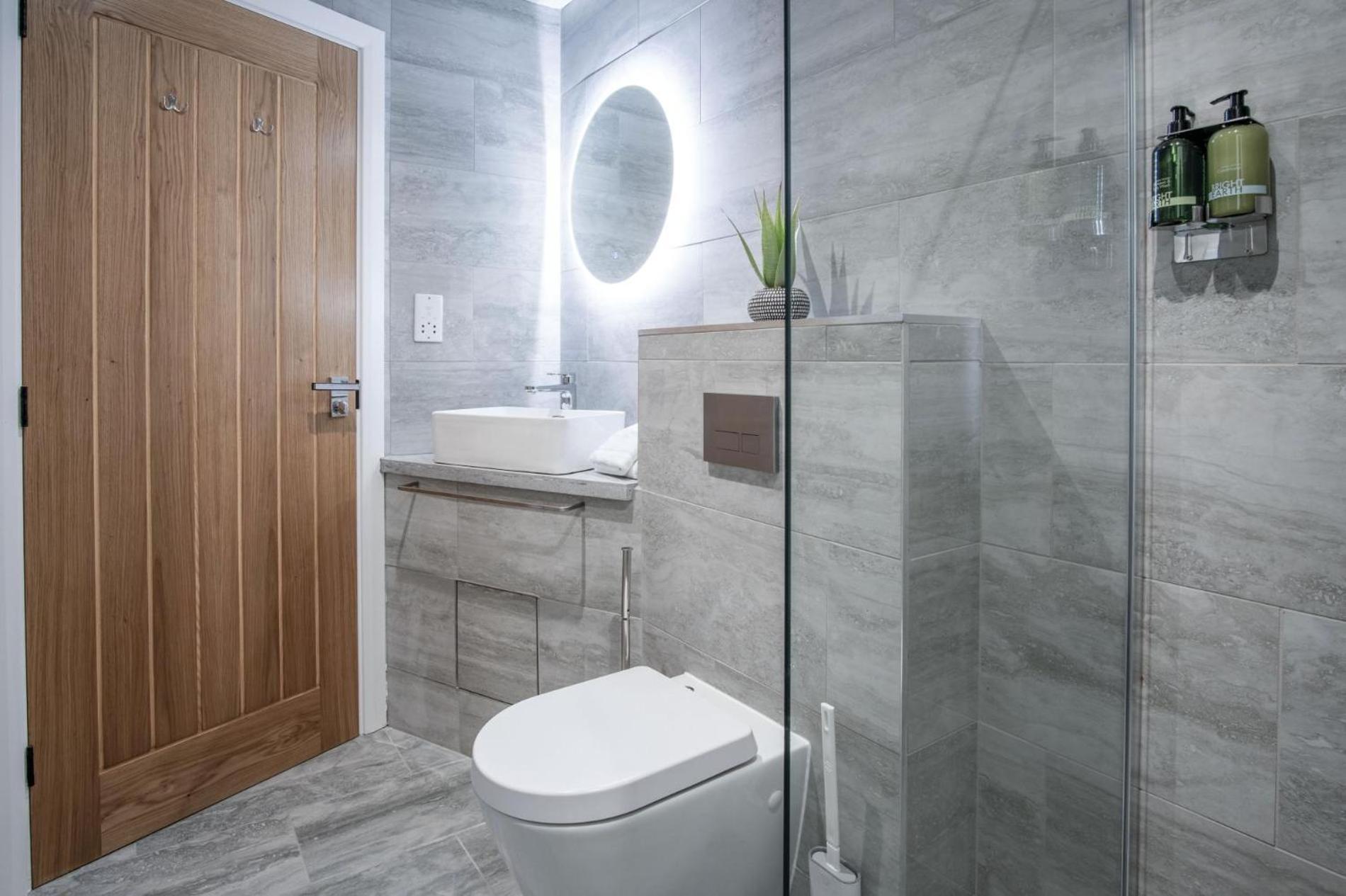 Suite 9 - Sleeping Giant Hotel - Pen Y Cae Inn Brecon Buitenkant foto